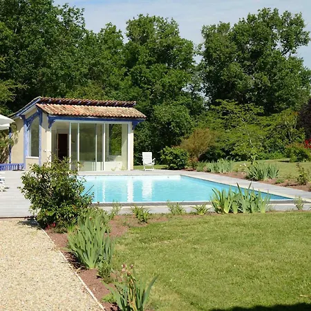 D'hôtes La Sauvageonne * Saint-Palais (Gironde)